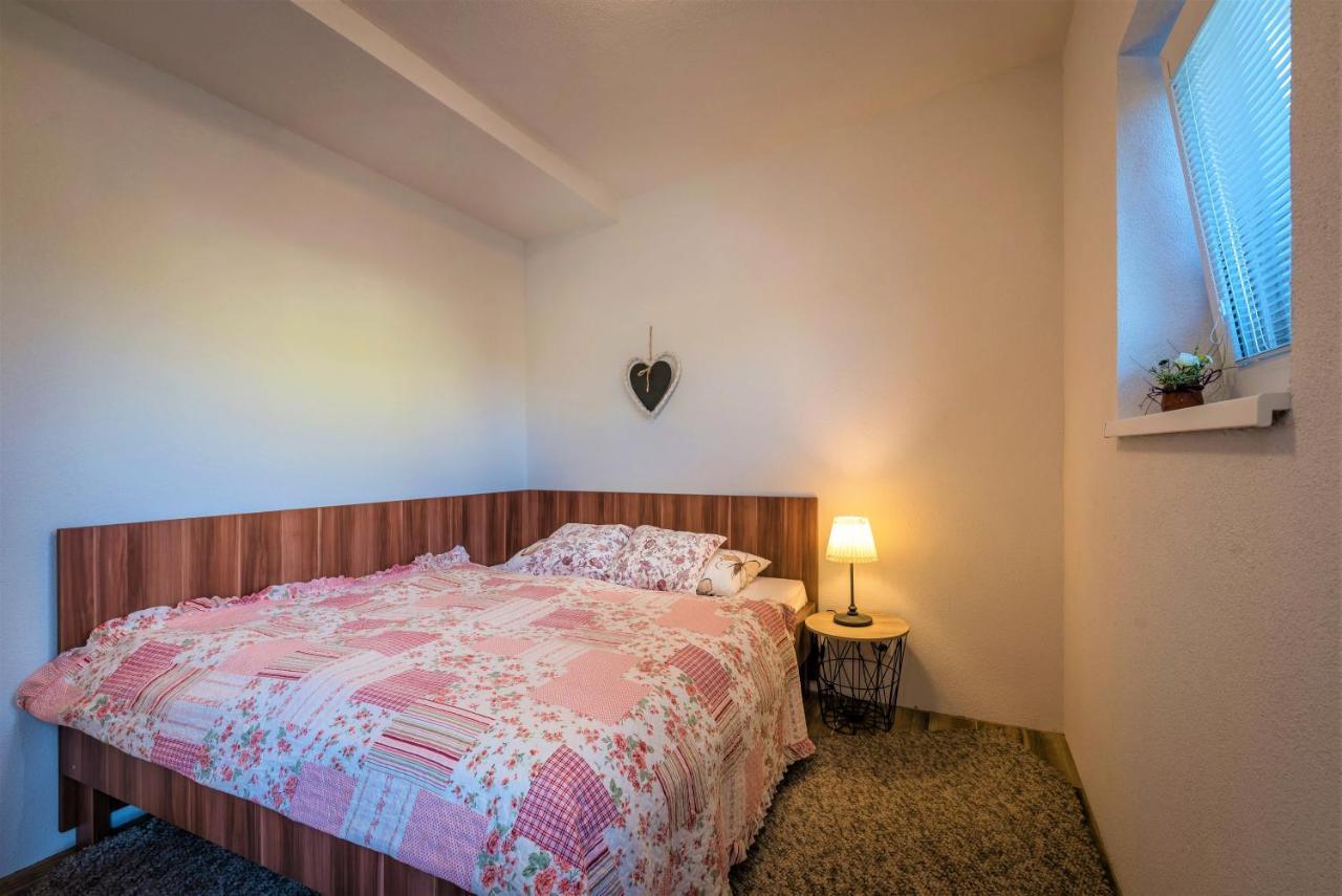 Piemonti Besenova Apartment Екстериор снимка