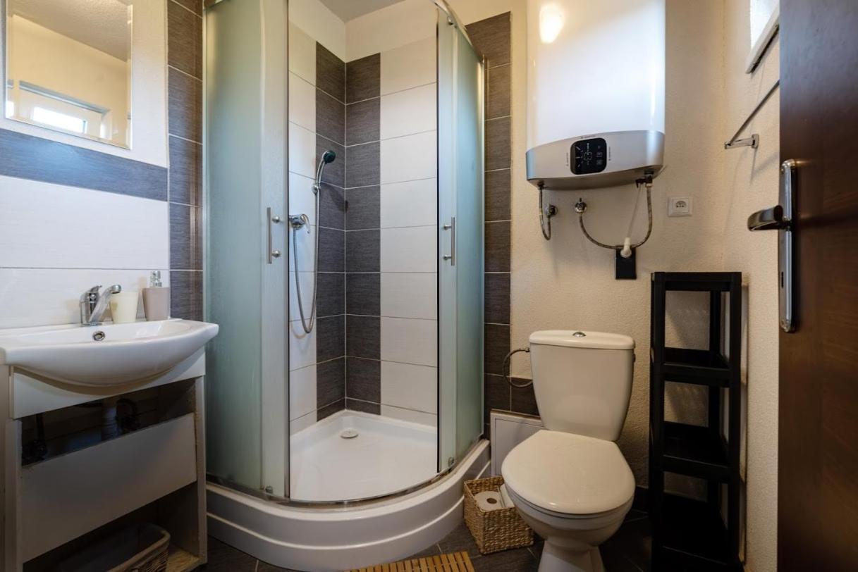 Piemonti Besenova Apartment Екстериор снимка